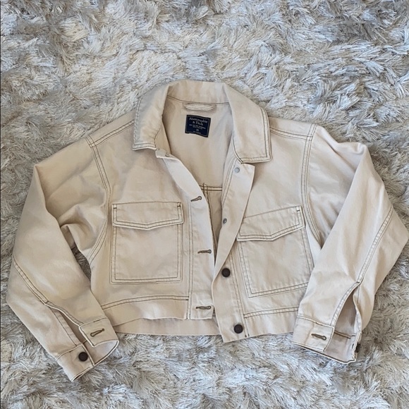 Abercrombie & Fitch Cropped Denim Jacket